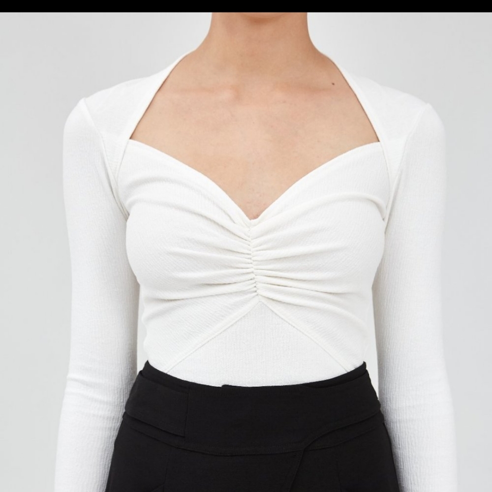 C/meo Collective LS sweetheart neckline top